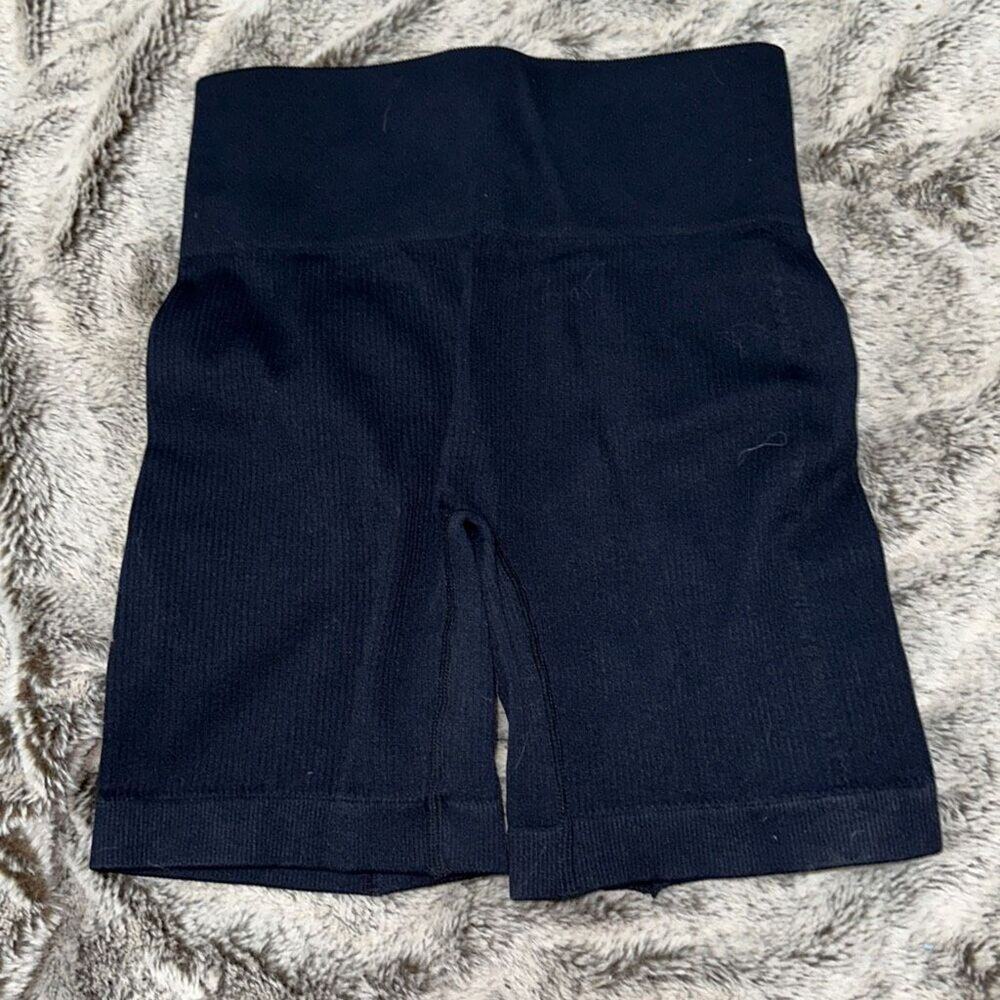 Amazon Black Ribbed Bike Shorts | Sz S (NO SIZE TAG) - Picture 4 of 4